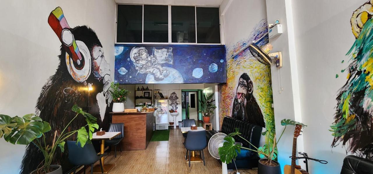 Funky Monkey Cnx - Guesthouse Čiang Mai Exteriér fotografie